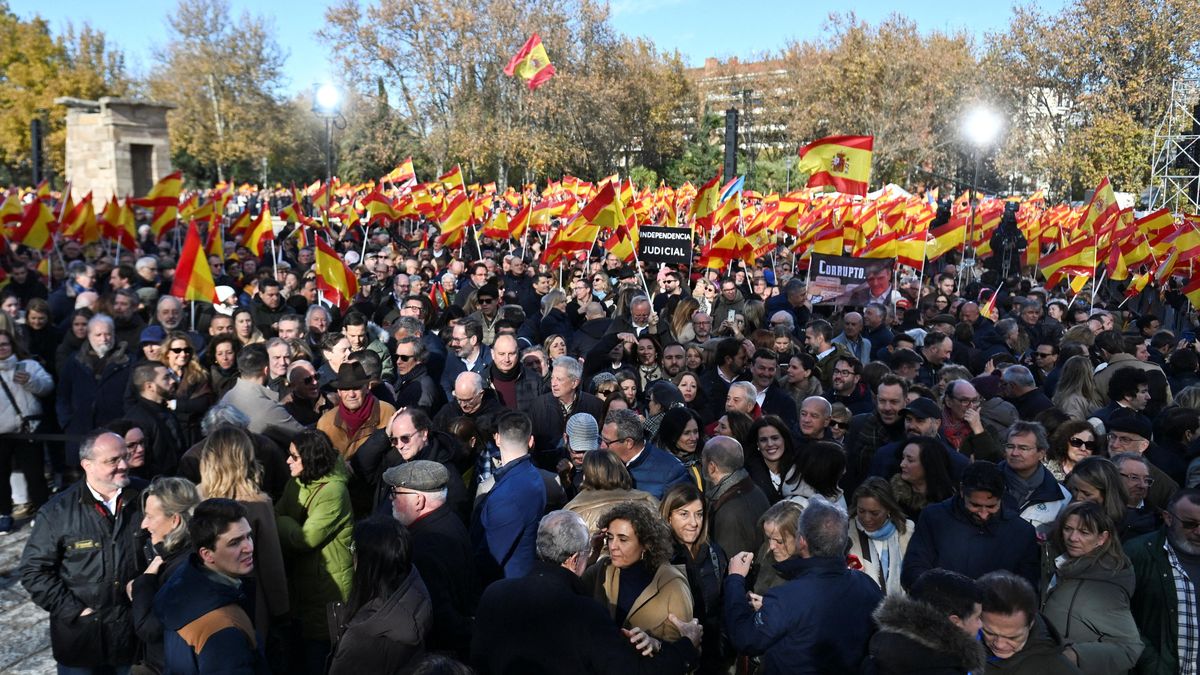 Proti španělské vládě v Madridu demonstrovaly desetitisíce lidí