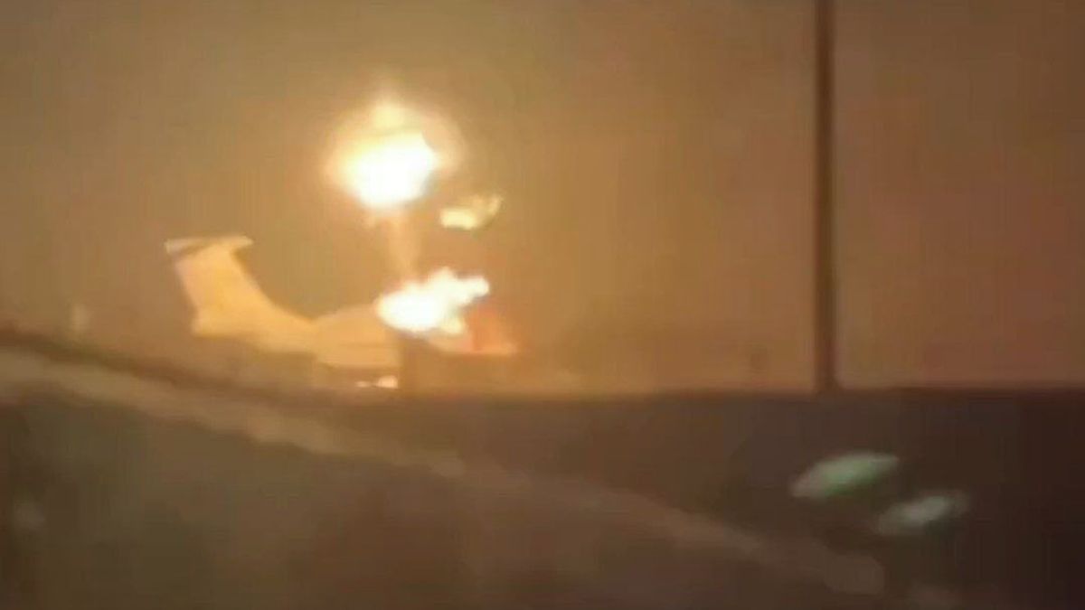 Záře jako po jaderném výbuchu. Ukrajina zřejmě zasáhla jedno z nejvzácnějších ruských letadel