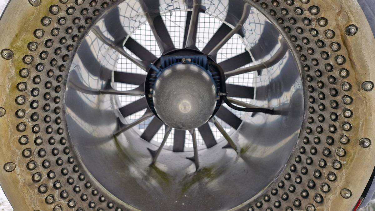 Sněžná děla čekají na další mrazy, dosud jela pět nocí.