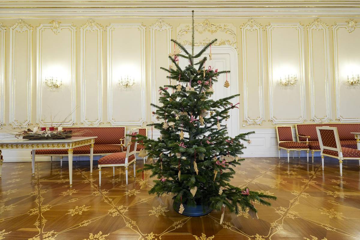 Vánoční stromek ve Společenském salonu