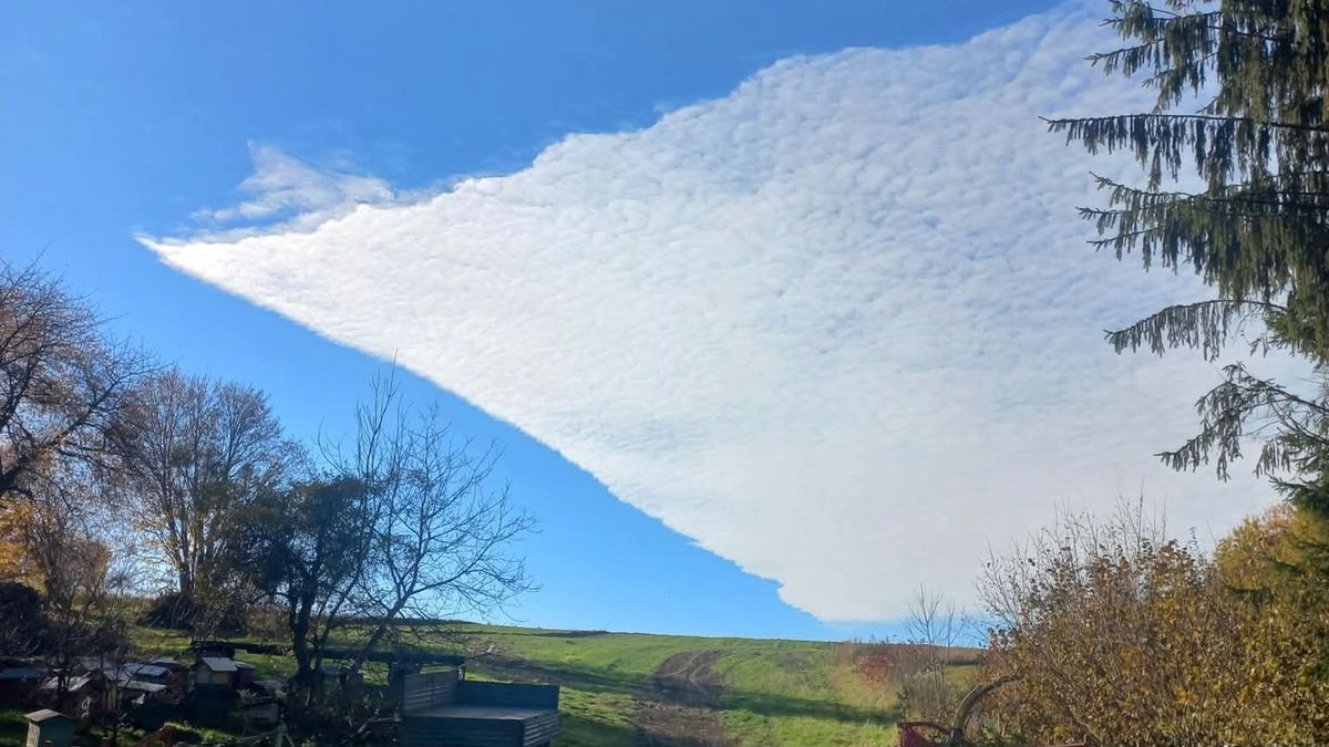 Nad Polskem se objevily pozoruhodné hranaté mraky