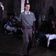 Pánské modely doplnily semišové tašky.