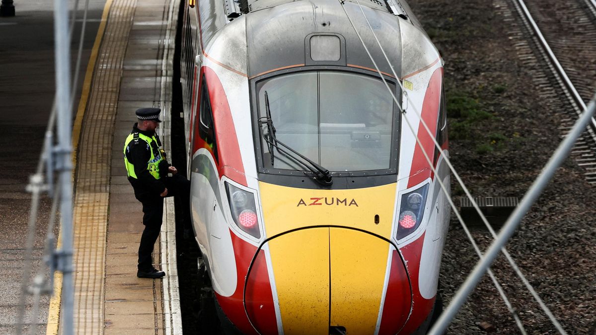 Nic míň než hrdinství. Policie chválí reakci zaměstnanců britské železnice při útoku na cestující