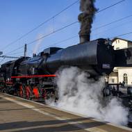 Jízda historického parního vlaku z Prahy do Českých Budějovic v rámci vzpomínkové akce Konečně doma!