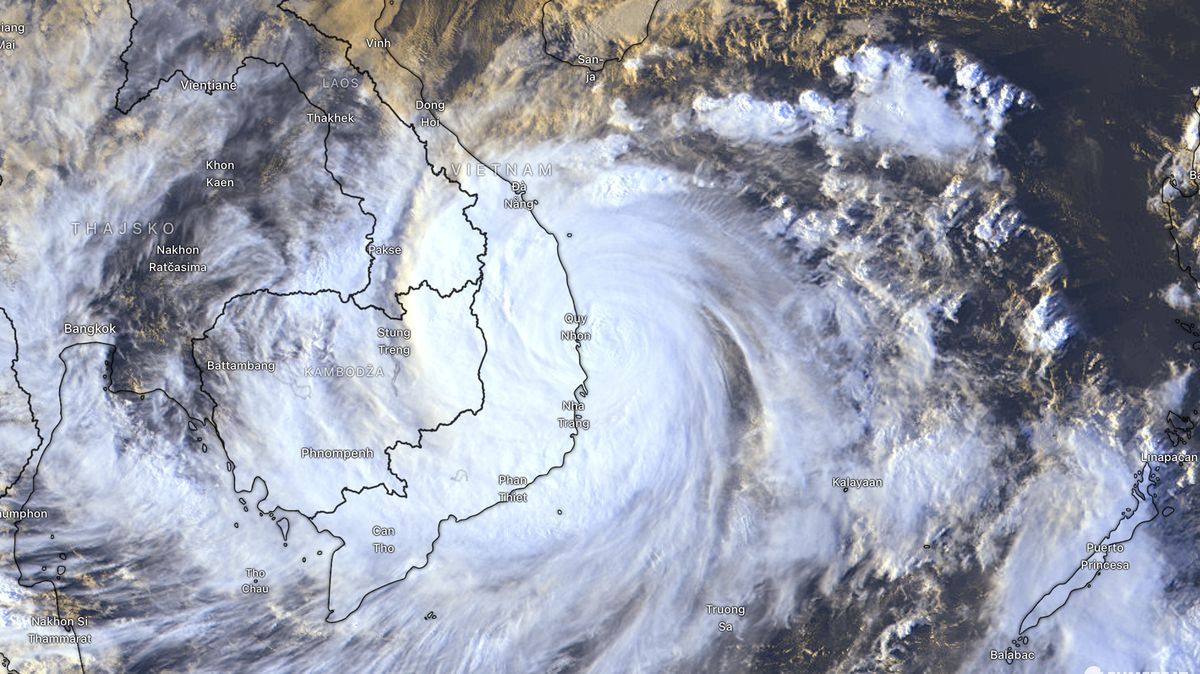 Tajfun Kalmaegi dorazil k Vietnamu s rekordní silou