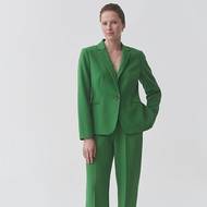 Vypasované sako 2499 Kč, kalhoty s puky, 1799 Kč, Tatuum