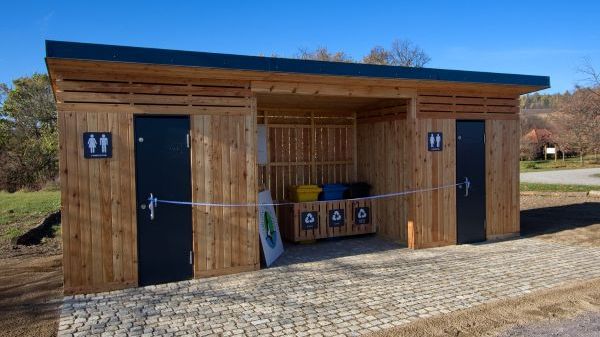 V parku Podyjí ničili močící turisté přírodu. Pořídili jim proto supermoderní toalety