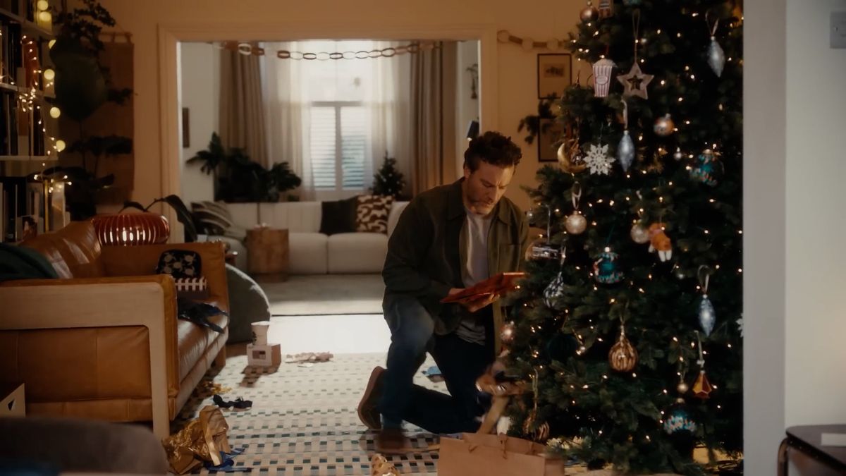 Nejočekávanější vánoční reklama letos poukazuje na problematické vztahy otců se svými syny