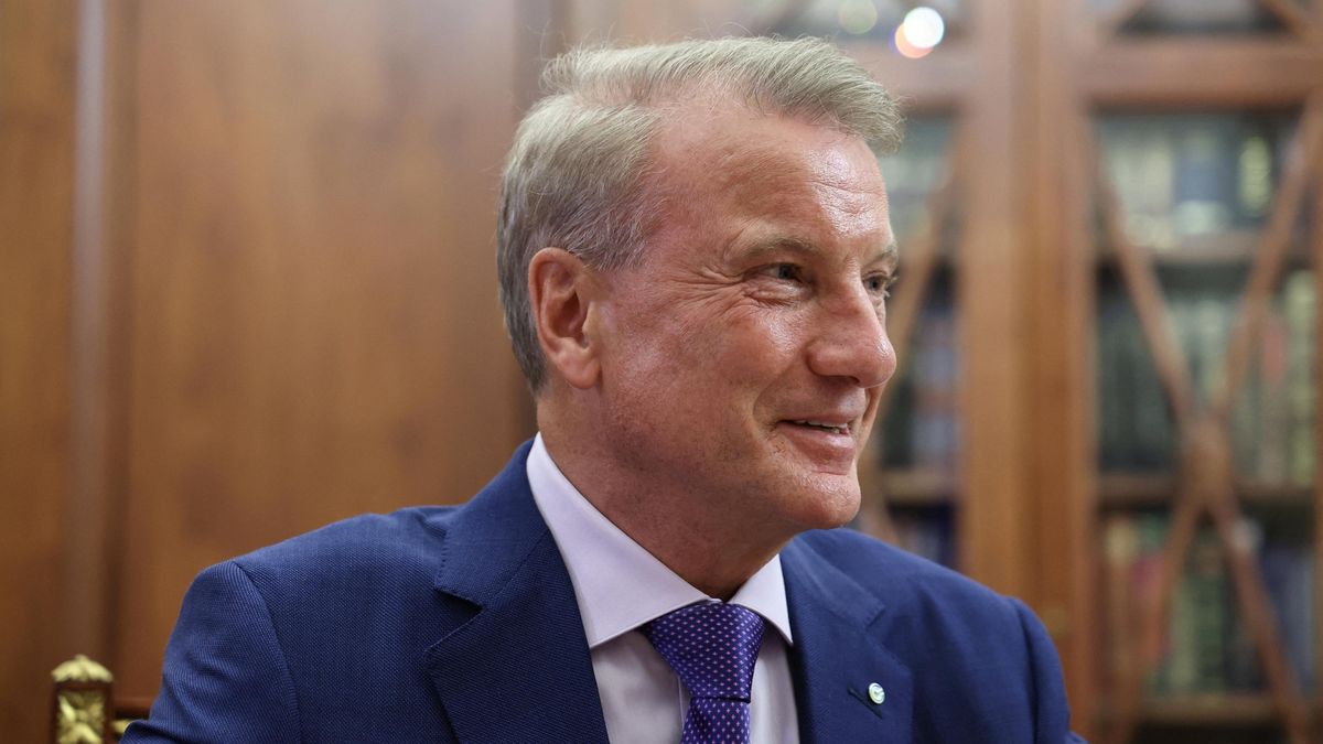 V Rusku se propadá trh s úvěry, přiznal Putinovi šéf Sberbank