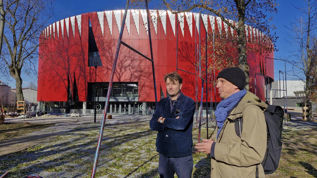 Socha vznikla z podnětu architektonického studia Chybik + Kristof, na snímku architekti Ondřej Chybík (vlevo) a Jiří Richter.