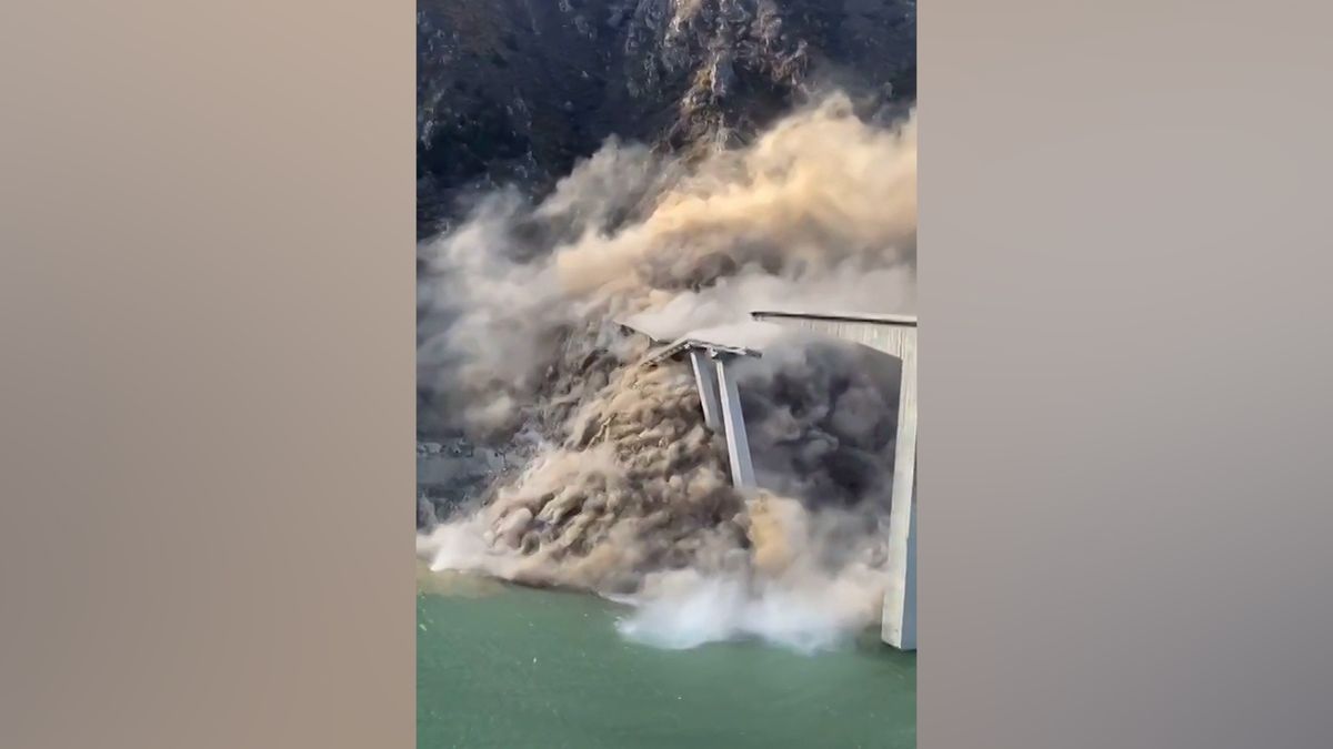 V Číně se po deseti měsících provozu zřítil most