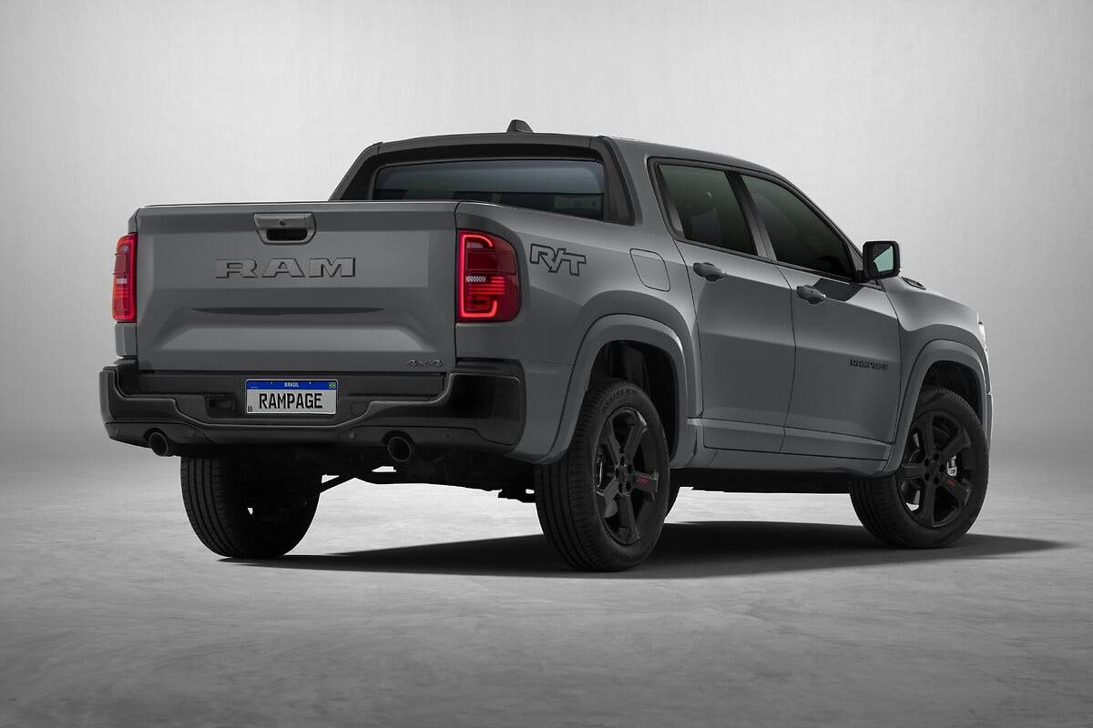 Verze R/T má vedle upraveného designu i tužší a nižší podvozek.