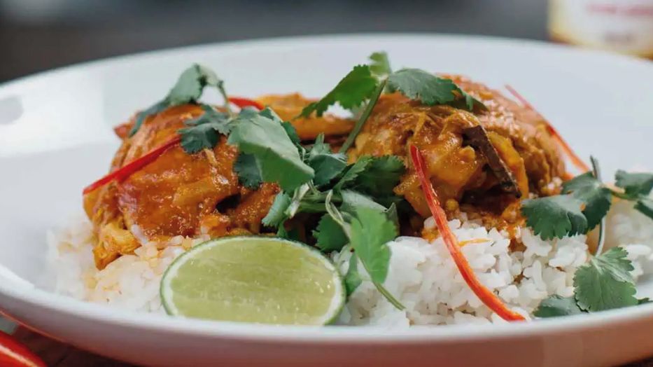 Kokosové kuřecí kari s dušenou rýží