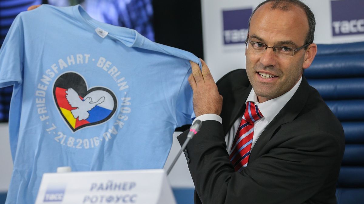 Němečtí politici z AfD zamíří do Soči. Plánovanou schůzku s Medvěděvem jim strana zatrhla