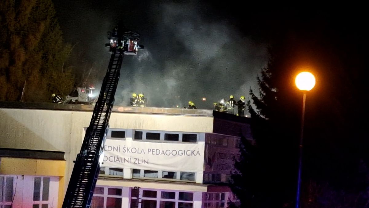 Rozsáhlý požár školy ve Zlíně šetří policie jako obecné ohrožení z nedbalosti