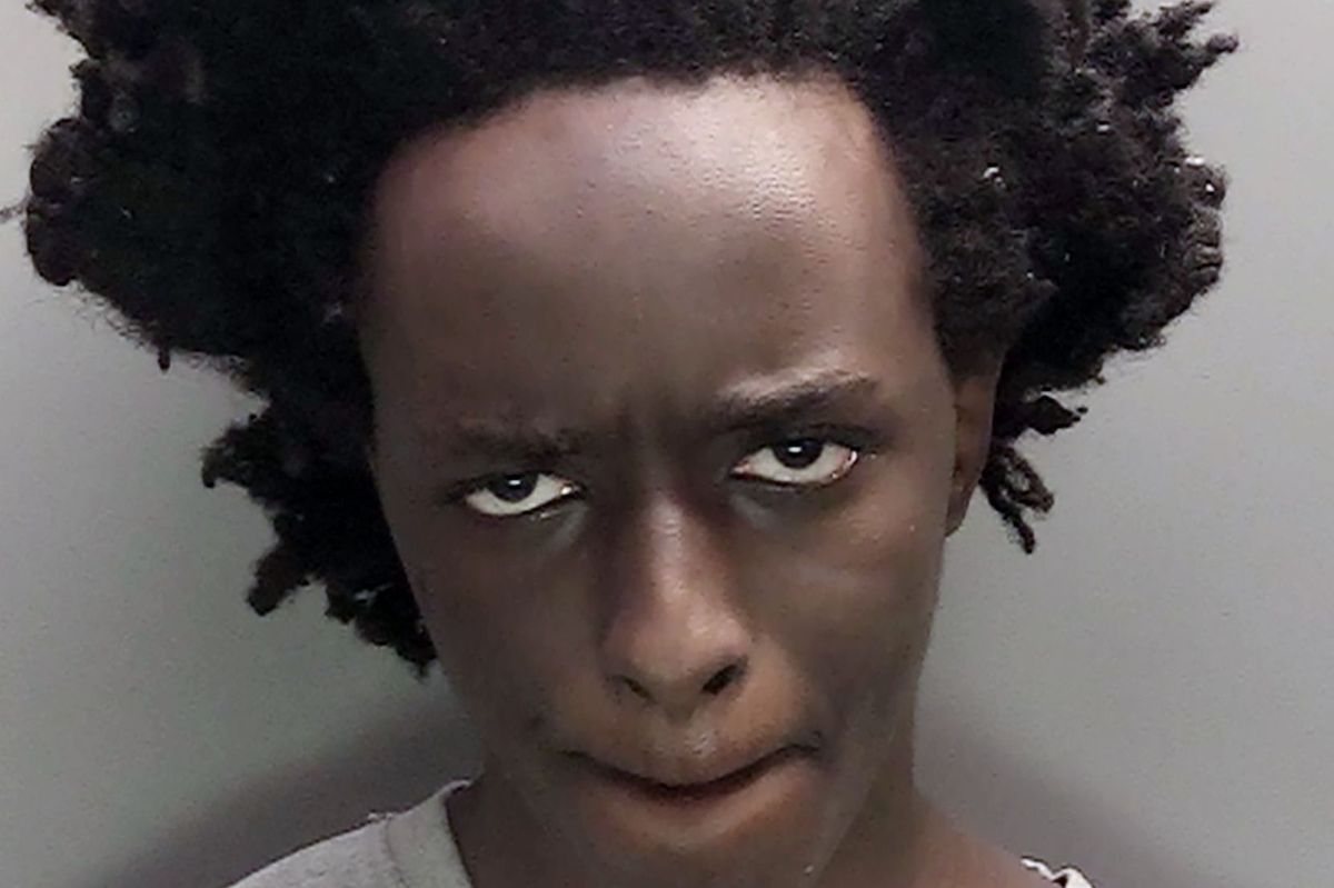 Věděli, že je nebezpečný, ale nic neudělali. Bratr vraha tří dívek ze Southportu vypovídal u soudu