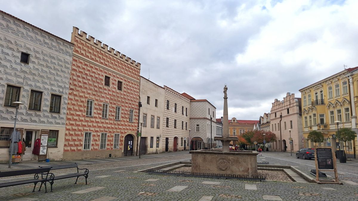 Jihočeským Slavonicím se přezdívá malá Telč. Krášlí je úchvatná sgrafitová výzdoba