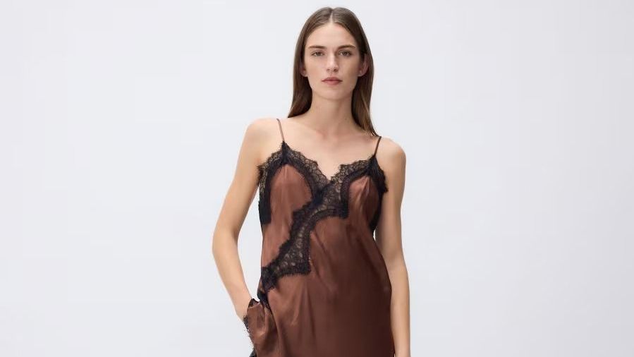 Módní trend z 90. let, kterým zabodujete: Mini šaty s krajkou prádlového stylu