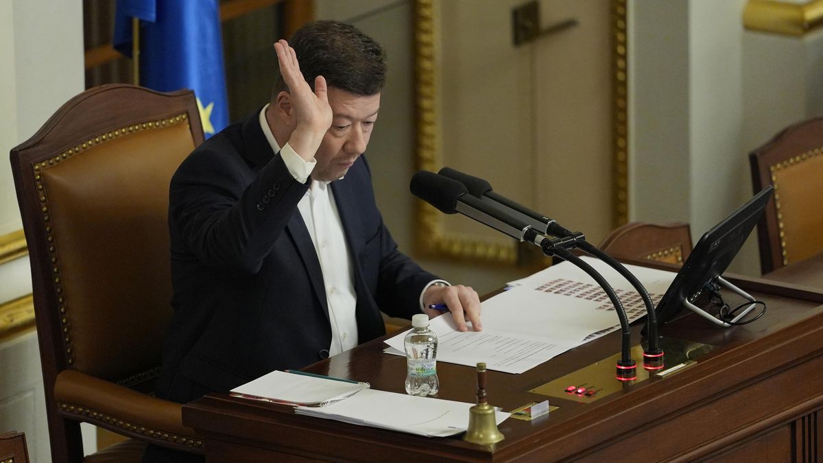 Okamura pojede do Bratislavy jen s věrnými, delegaci do NATO stopl