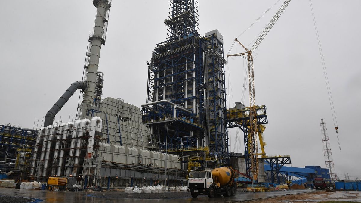 Ve velké běloruské rafinérii vypukl požár