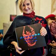 Jedna z návštěvnic tehdejšího koncertu, jejíž vzpomínky jsou v knize otištěny.