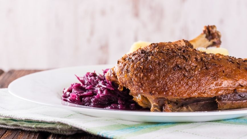 Šéfkuchaři radí, jak doma upéct tu nejlepší svatomartinskou husu. Solí a kmínem nešetřete