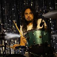 Bubeník Wolf Alice Joel Amey.