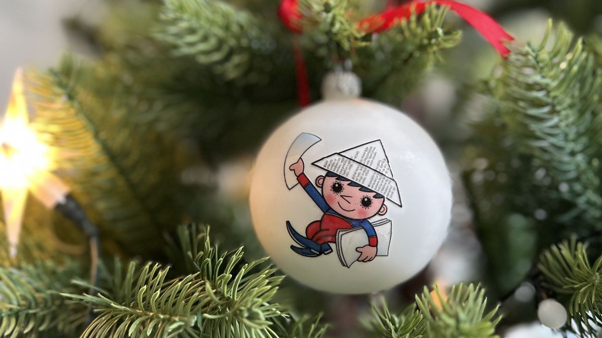 Večerníček dostal k šedesátinám vánoční ozdoby od libereckých sklářů