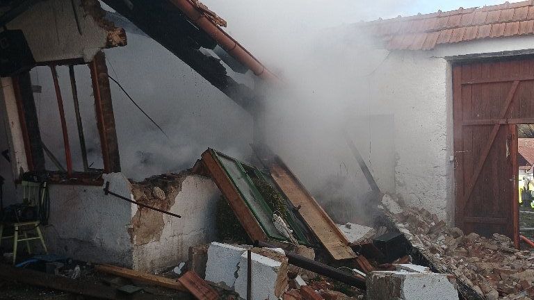 U domu na Jindřichohradecku vybuchla plynová lahev, jeho majitel utrpěl zranění