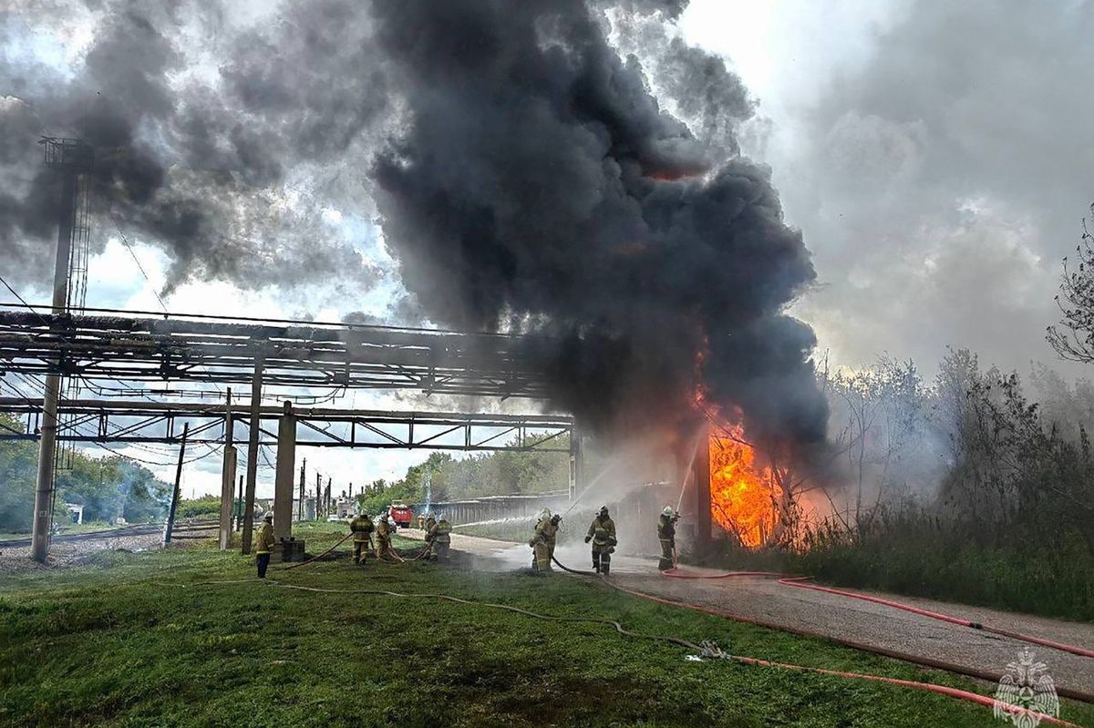 Ukrajinské drony zasáhly petrochemický závod na Urale