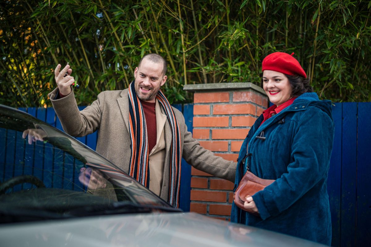 Bez vlasů a s kily navíc. Jakub Prachař se představí v roli sňatkového podvodníka