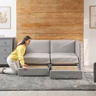 Rozložením skládací sedačky vytvoříte předěl a také získáte dvoulůžko pro spánek.