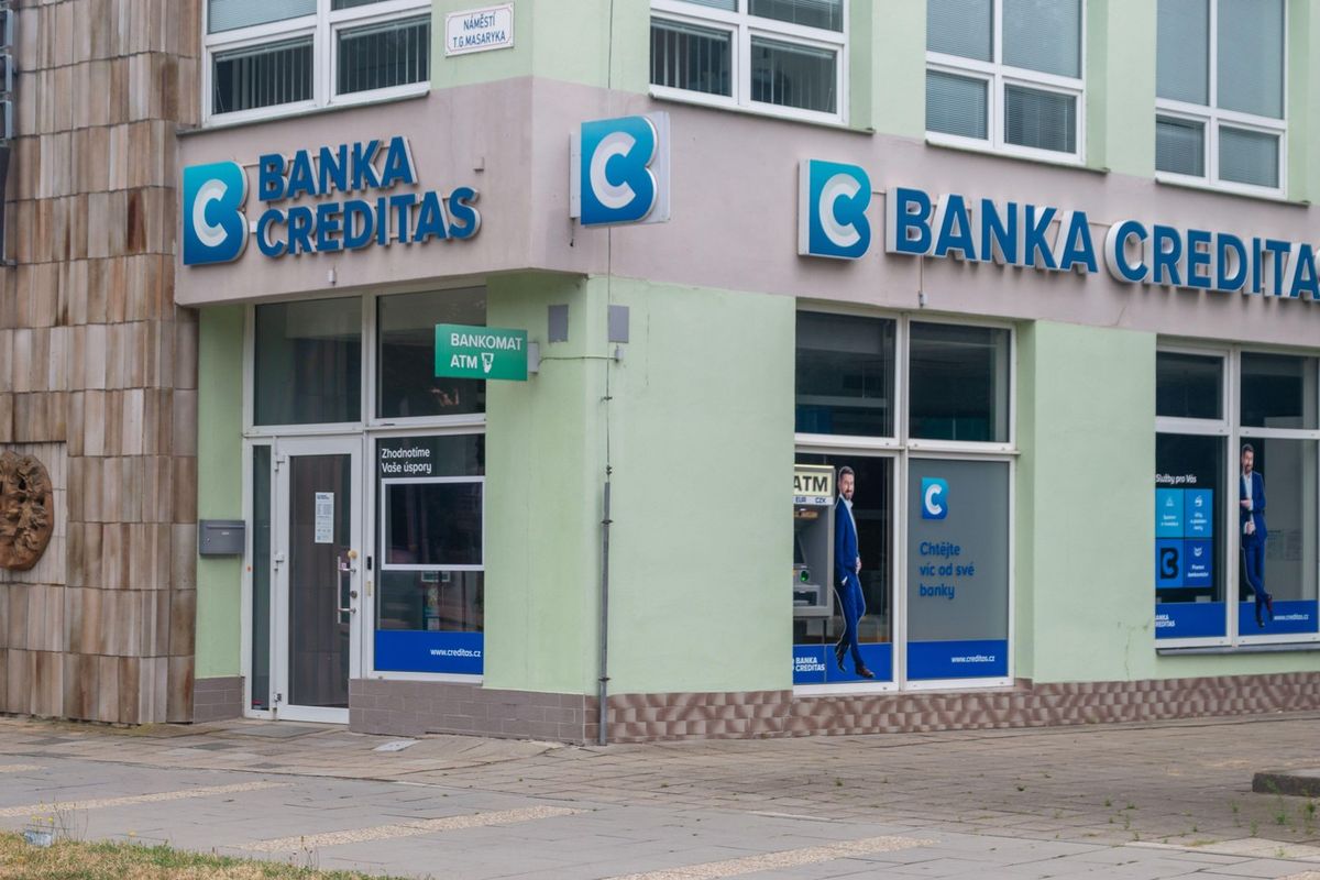 Banka Creditas odstaví od pátku do středy bankovnictví a zavře pobočky
