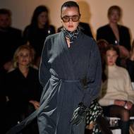 K vidění byly kabáty ženských střihů.