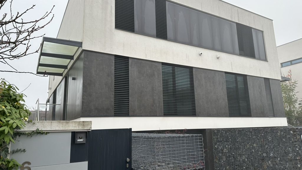 Krejčíř živoří za mřížemi v JAR, byznys v Česku převzal syn