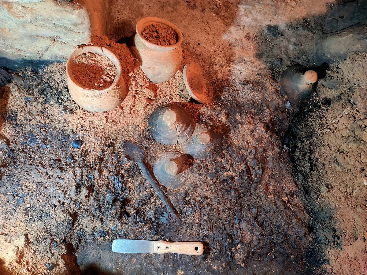 Spolu s nádobím byla nalezena i vařečka.