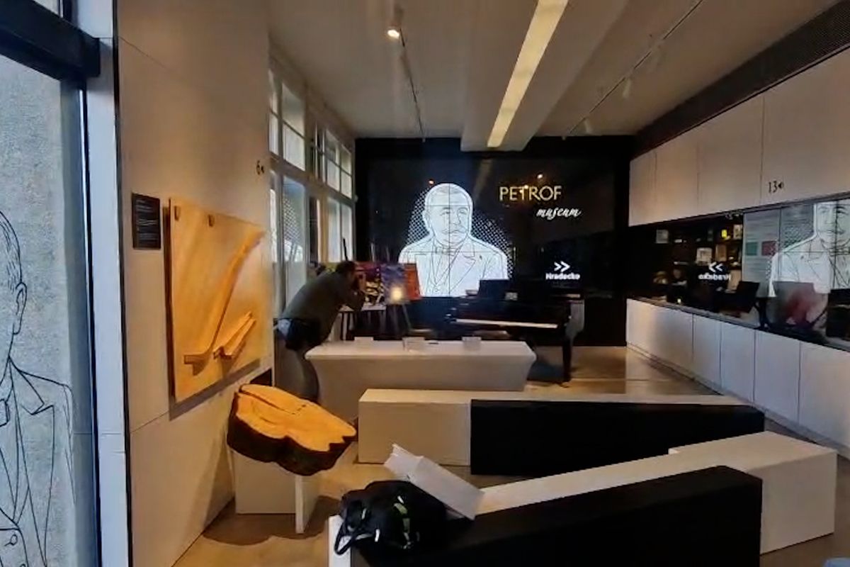 Petrof vystavuje v novém muzeu v Hradci zřejmě nejstarší dochovaný klavír své značky