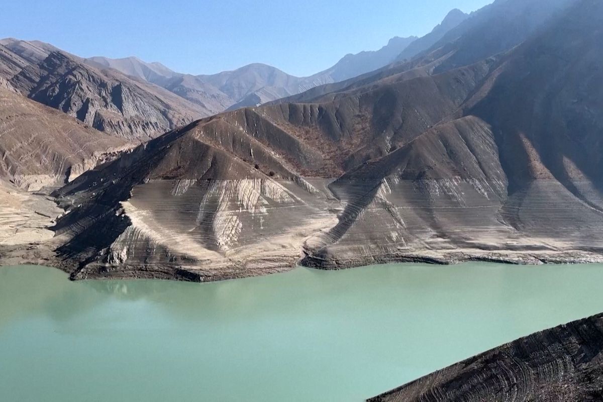 Od konce září ani kapka. Teherán trápí rekordní sucha a hrozí evakuace obyvatel