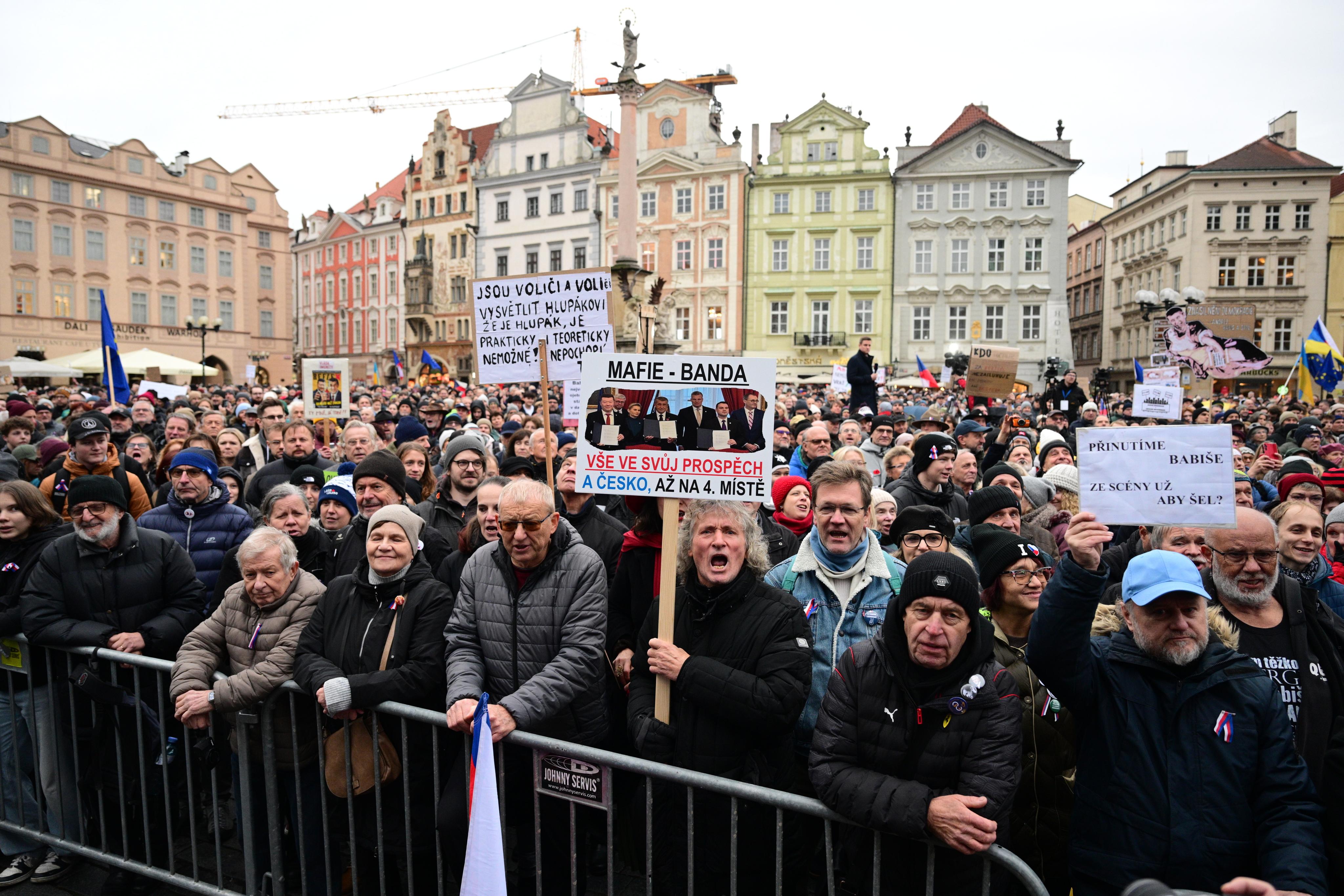 Na Staroměstí začala demonstrace Milionu chvilek proti plánované vládě