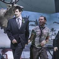 Zleva Igor Orozovič (Kantor), Ondřej Malý (Lojza) a Šimon Krupa (Kostelník) v inscenaci Farářův konec