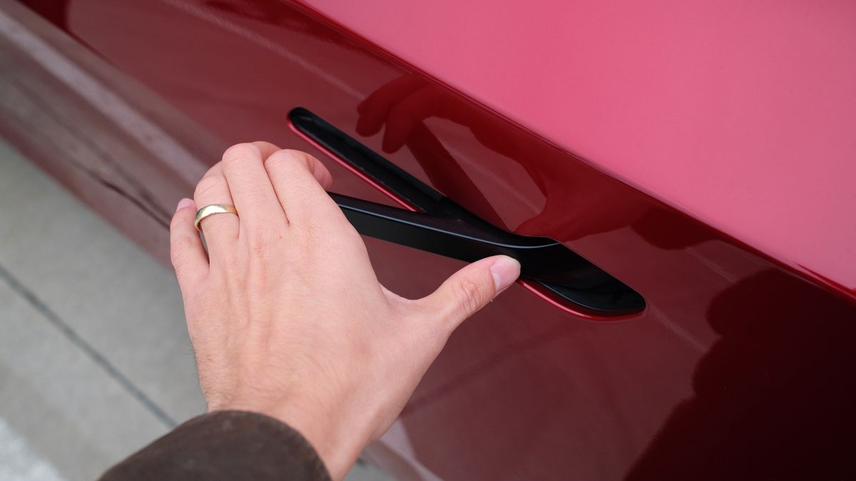 Čína zakáže výsuvné kliky u nových aut, jde o bezpečnost