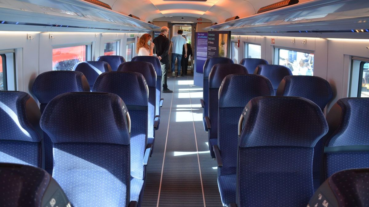 Egypt odhalil rychlovlak, který bude jezdit až 250 kilometrů v hodině