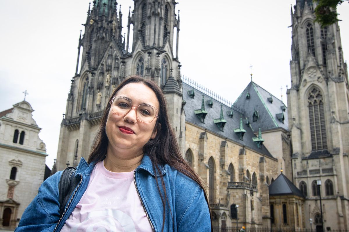 Spisovatelka Ronya Othmannová: Ti, co nás měli chránit, se obrátili proti nám