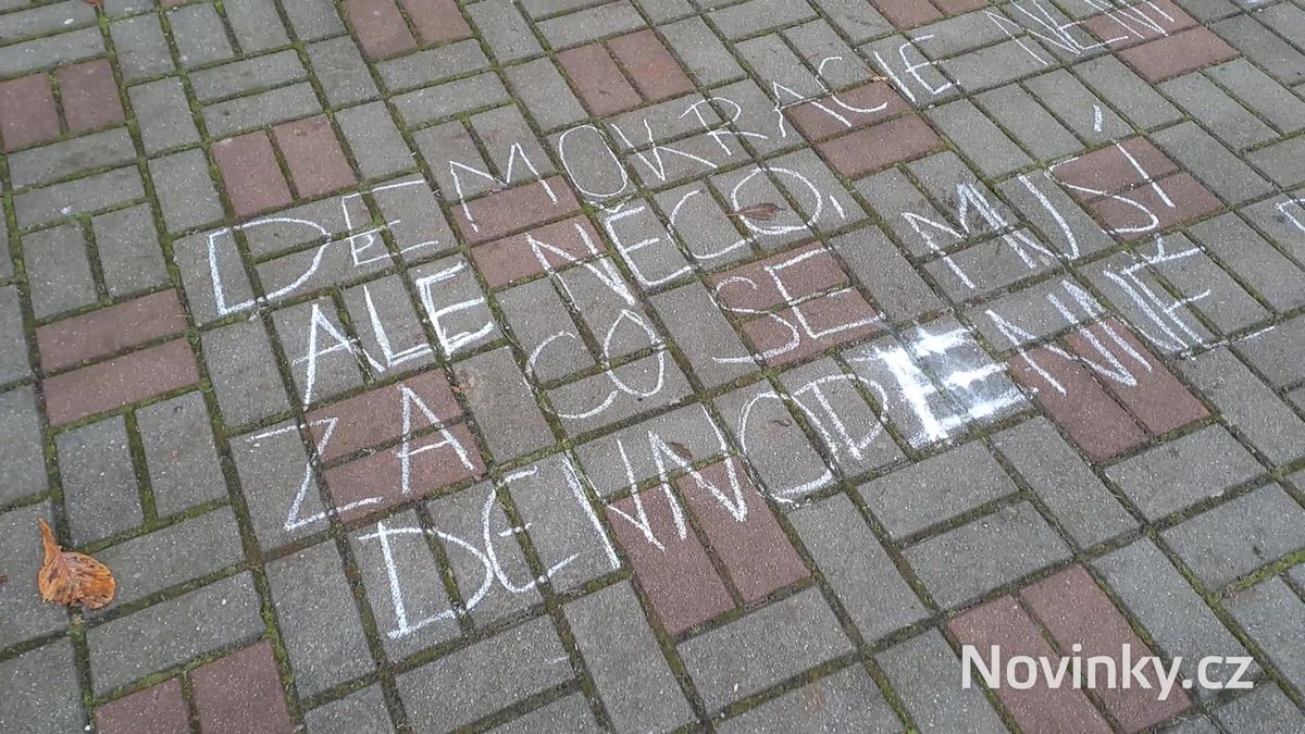 Tepličtí gymnazisté podpořili slovenské studenty v křídové revoluci