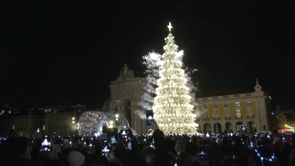 V Lisabonu si užívají vánoční atmosféru v 17 stupních
