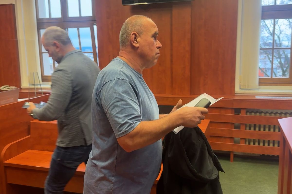 Kapelník chodské dechovky napadl pěstmi řidiče. Ujely mi nervy, litoval u soudu 