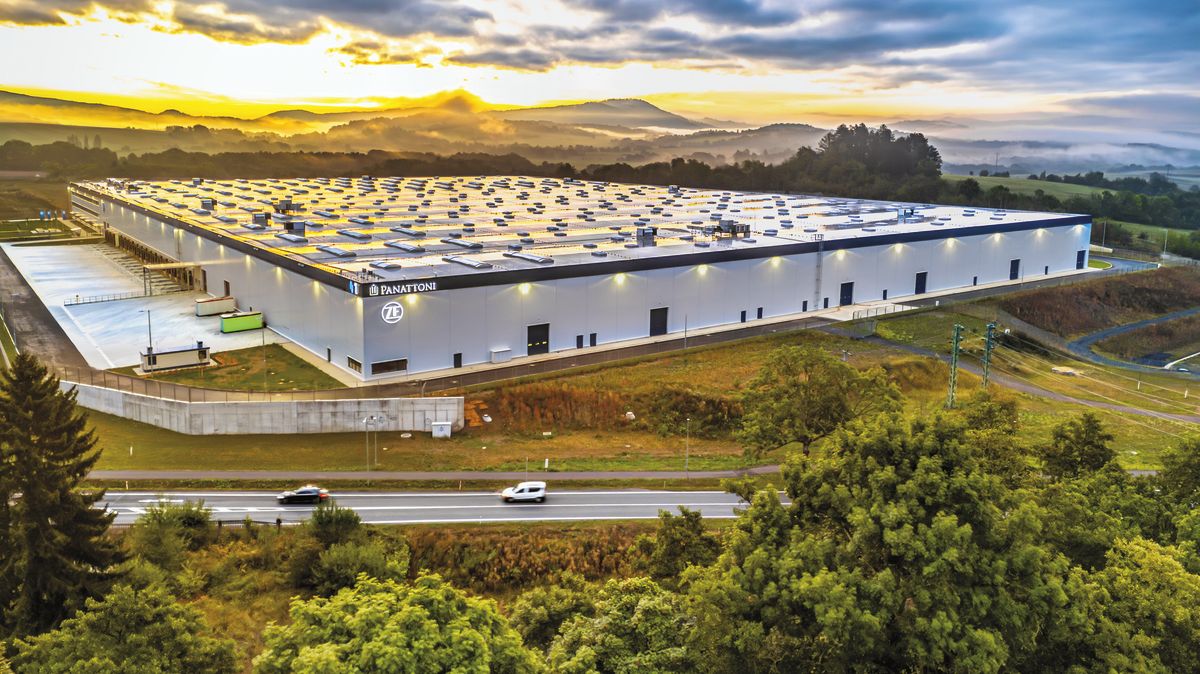 Zájem o sklady a výrobní haly byl loni třetí největší v historii