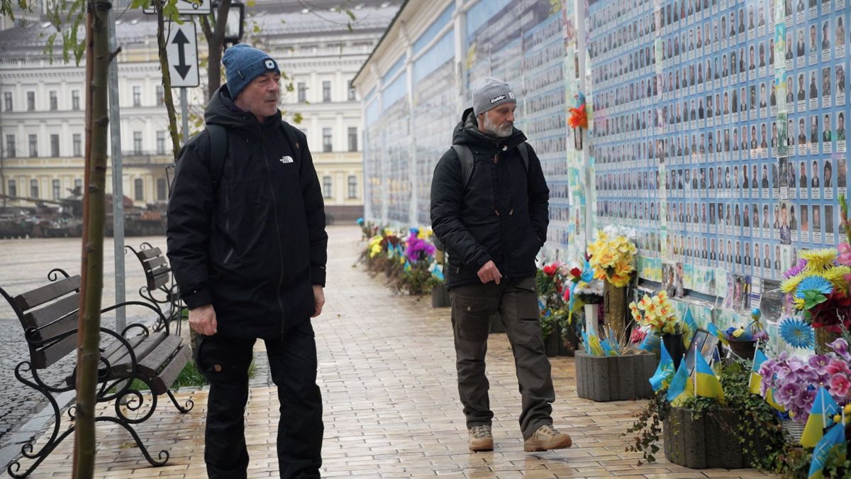 Anděl Páně na Ukrajině: Herci Trojan a Dvořák pro Novinky o setkáních s vojáky i americké zradě