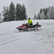Nadšenci se snaží po roční pauze oživit skiareál v Novém Jimramově na Žďársku. Bylo jim líto, že kopec loni osiřel.