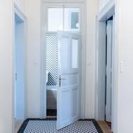 Vstupní chodba zaujme půvabnou podlahou s výrazným vzorem. 